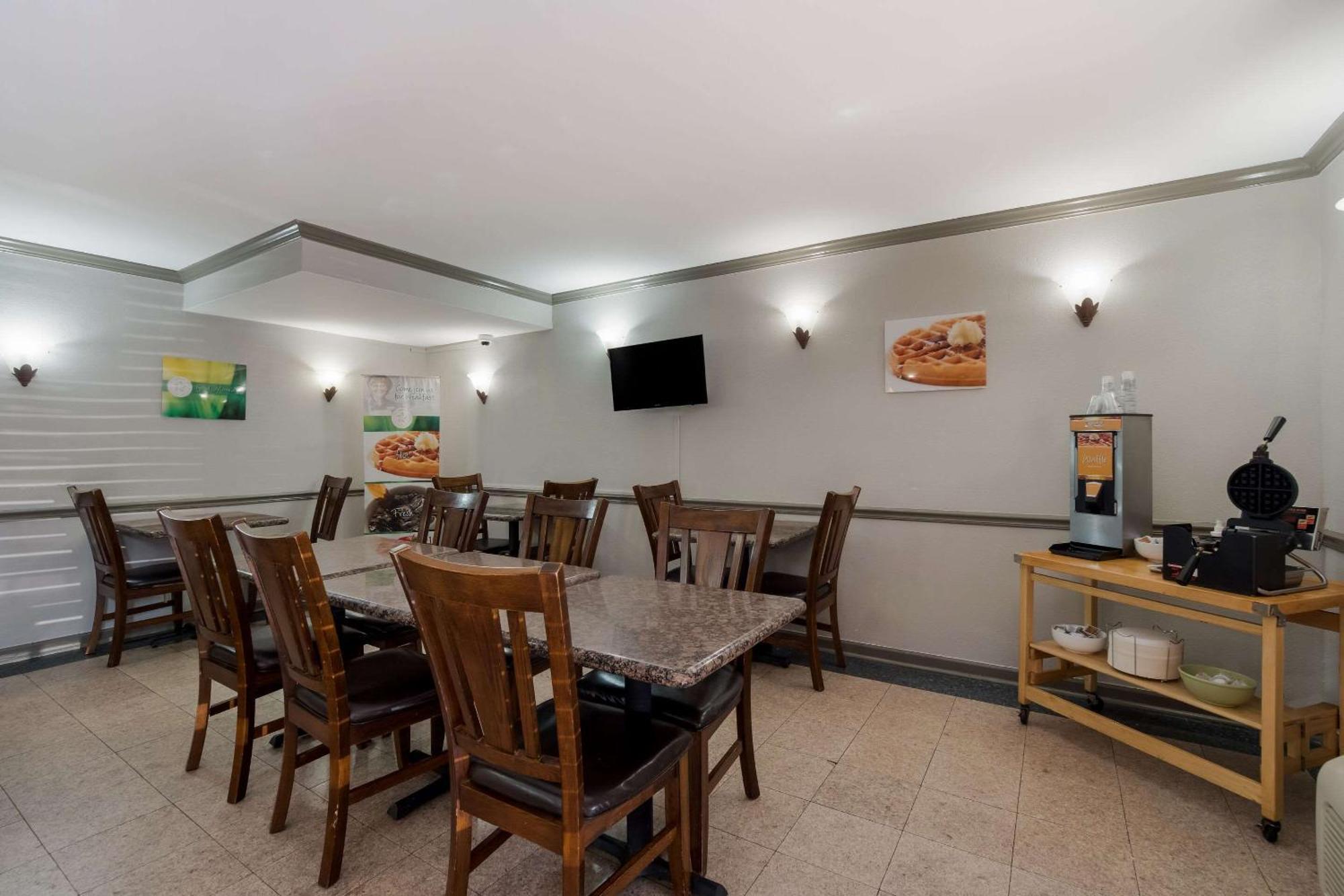 Quality Inn Fort Jackson Колумбія Екстер'єр фото