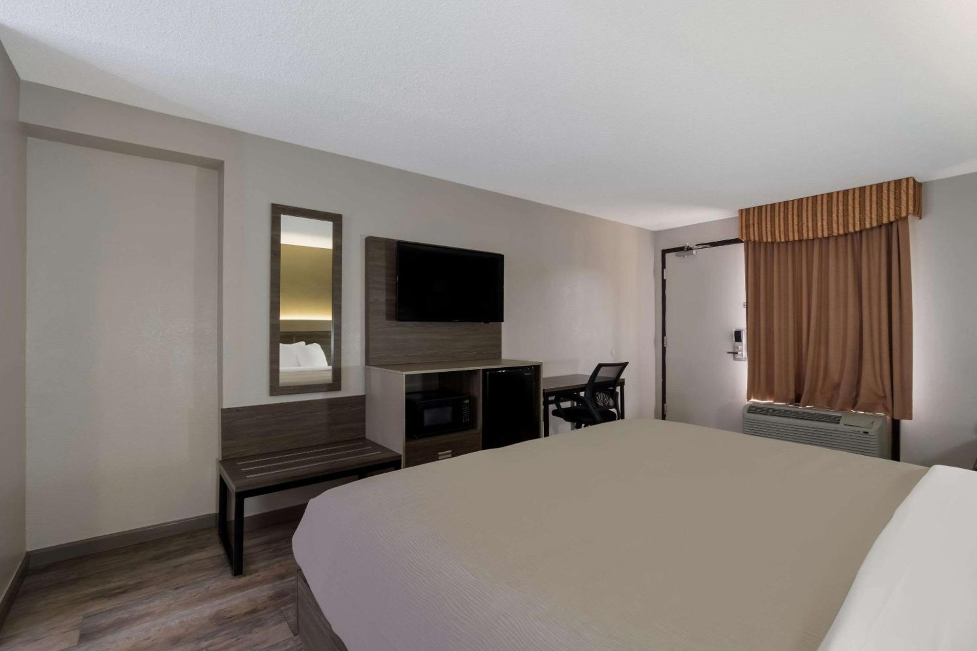 Quality Inn Fort Jackson Колумбія Екстер'єр фото