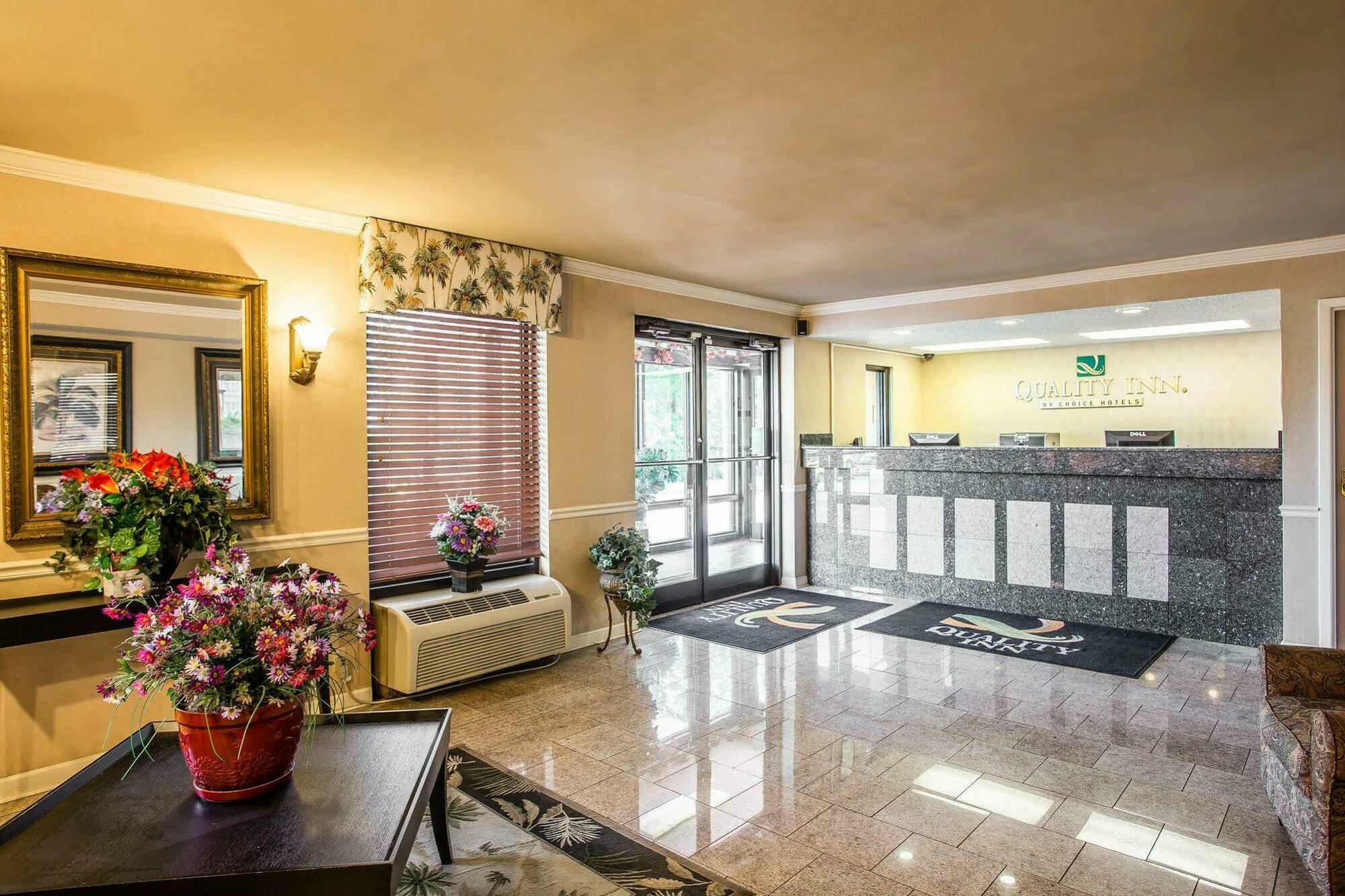 Quality Inn Fort Jackson Колумбія Екстер'єр фото