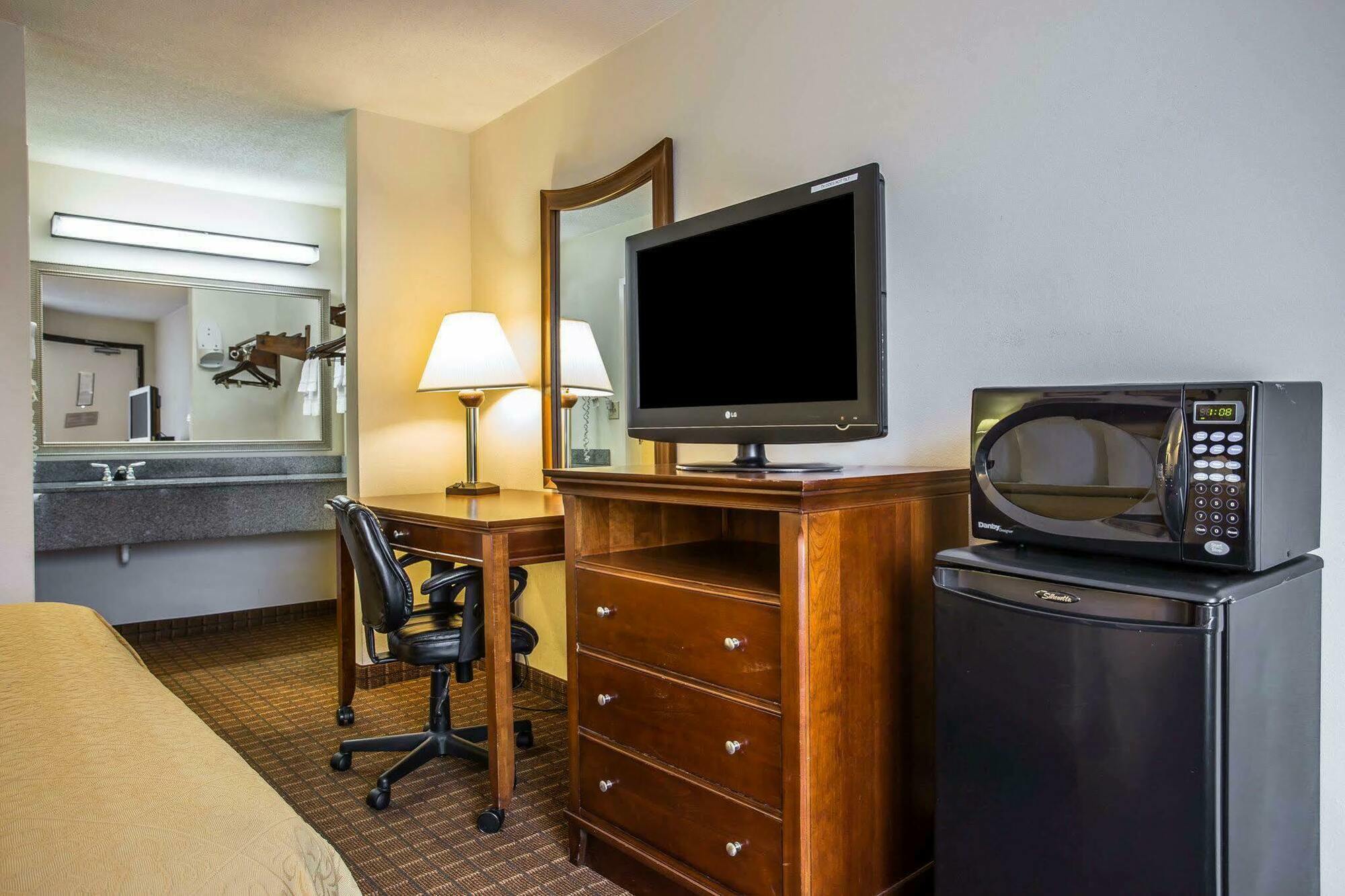 Quality Inn Fort Jackson Колумбія Екстер'єр фото
